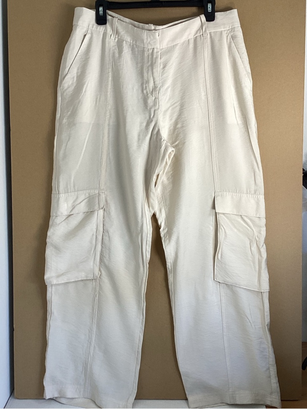 H&M NWT Women Rayon Ivory Cargo Pants with Front Flap Pockets sz 14 - Picture 2 of 11